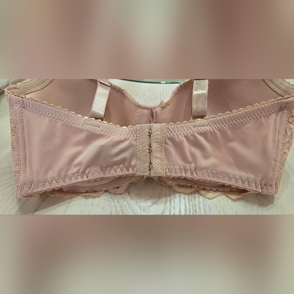 Elegant Lace Push-Up Bra in Tan 34DD - Picture 4 of 7